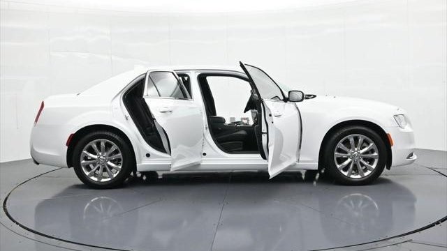 2022 Chrysler 300 Touring