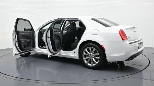 2022 Chrysler 300 Touring