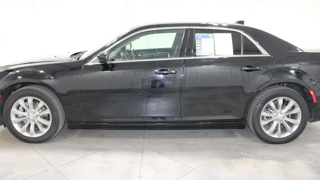 2023 Chrysler 300 Touring