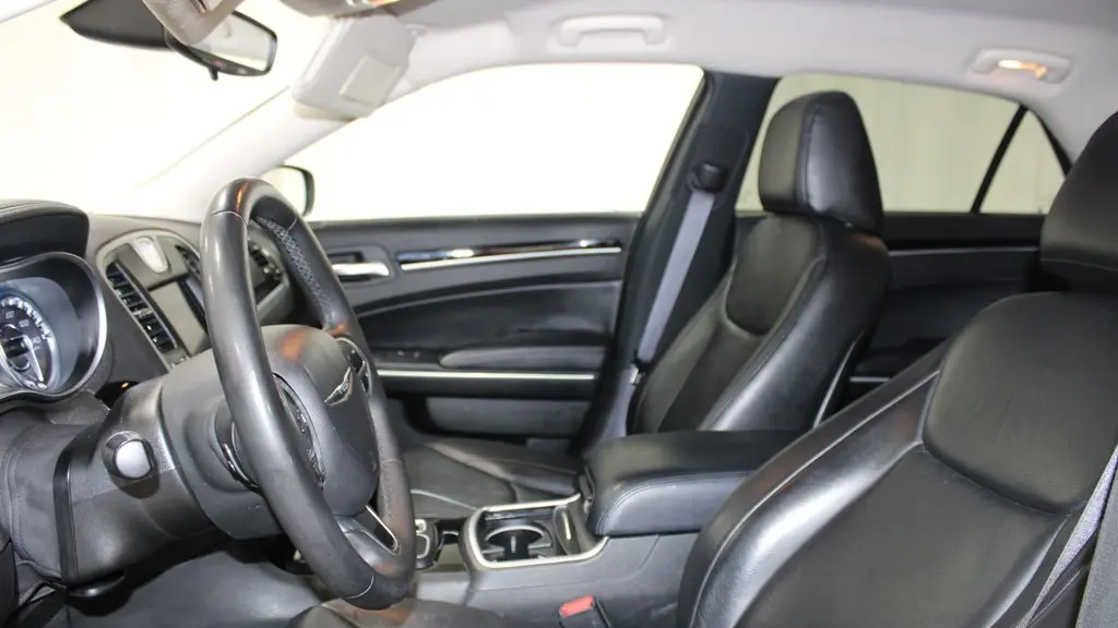 2023 Chrysler 300 Touring