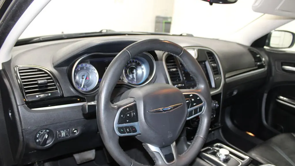 2023 Chrysler 300 Touring