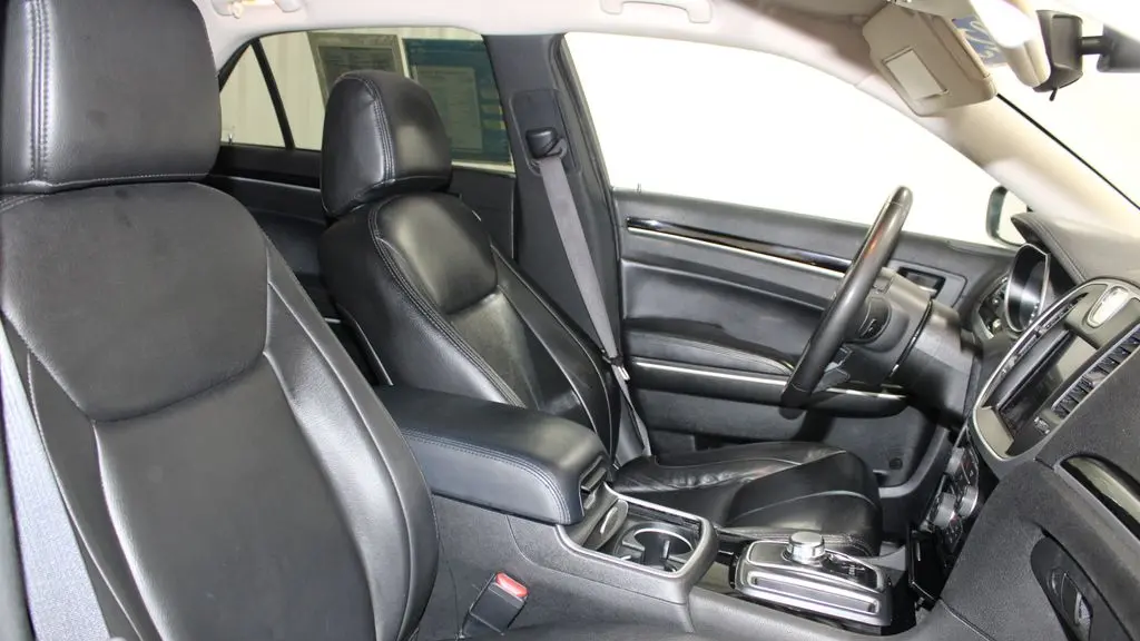 2023 Chrysler 300 Touring