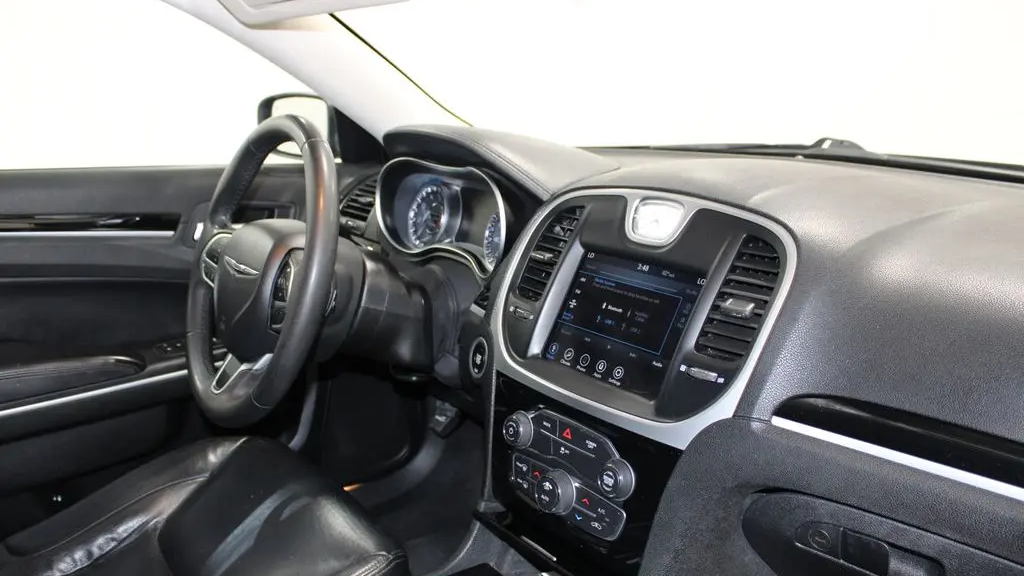 2023 Chrysler 300 Touring