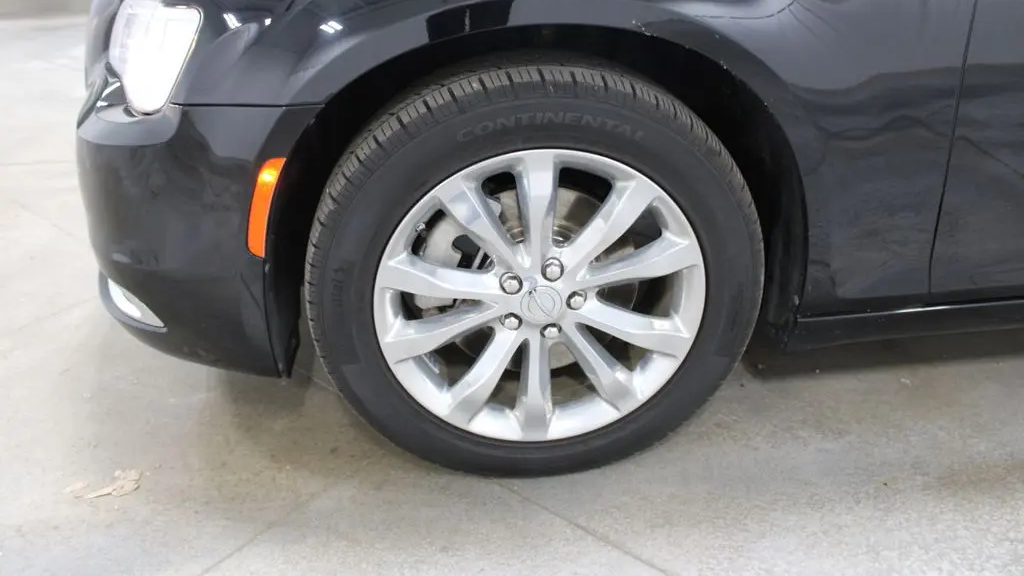2023 Chrysler 300 Touring