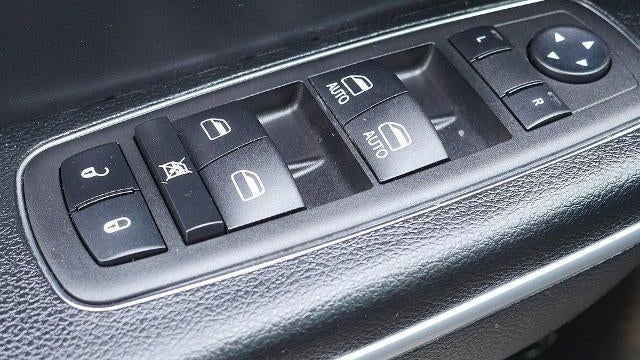 2023 Chrysler 300 Touring L
