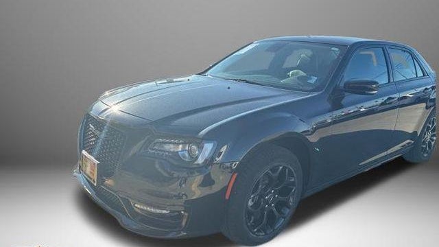 2023 Chrysler 300 Touring L