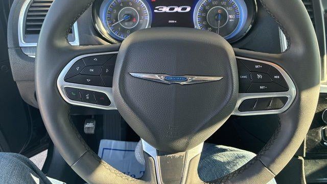 2023 Chrysler 300 Touring L