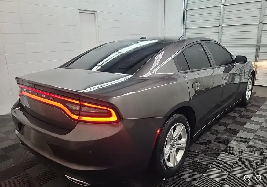 2020 Dodge Charger SXT — photo 1 of 5