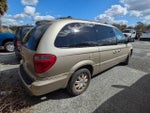 2005 Town and Country Thumbnail 2