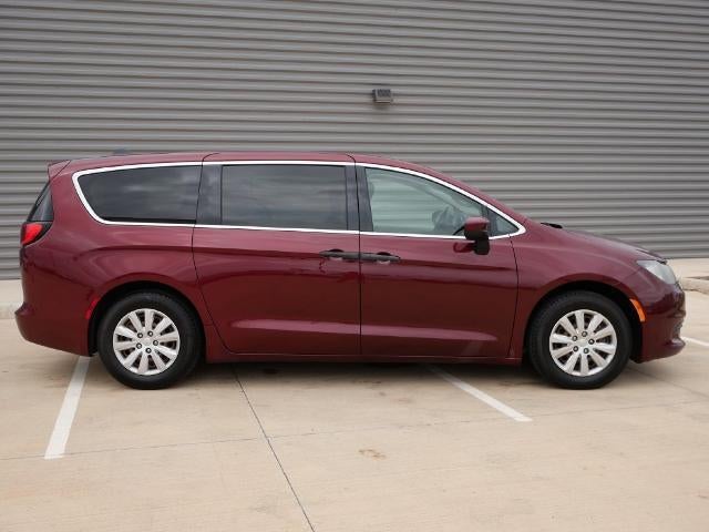 2020 Chrysler Voyager - $10,604
