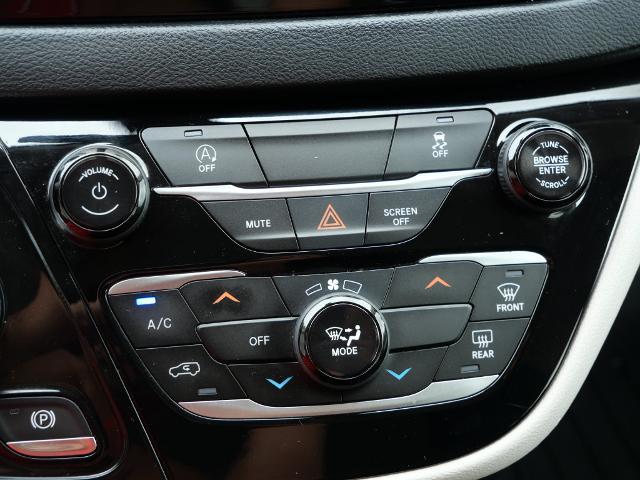 2020 Chrysler Voyager - $10,604