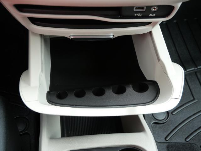 2020 Chrysler Voyager - $10,604
