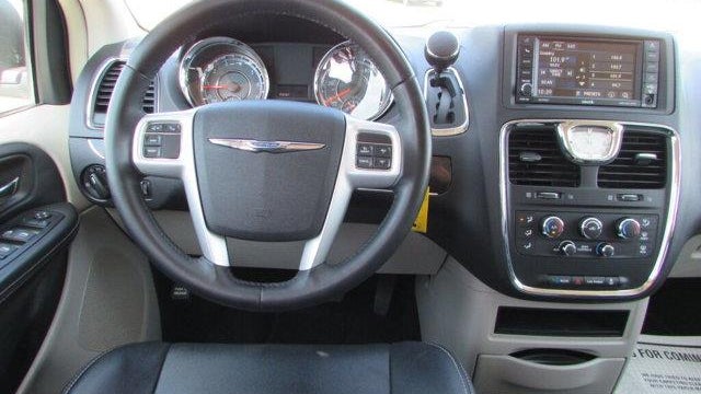 2015 Chrysler Town and Country LX