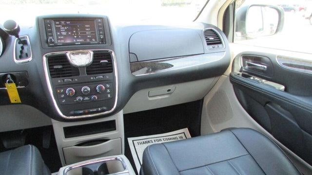2015 Chrysler Town and Country LX