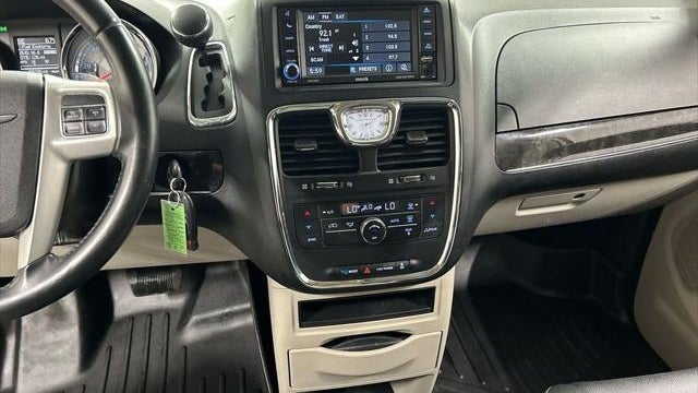 2014 Chrysler Town and Country Touring