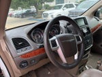 2014 Town and Country Thumbnail 16