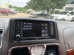 2014 Town and Country Thumbnail 28
