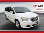 2014 Town and Country Thumbnail 1