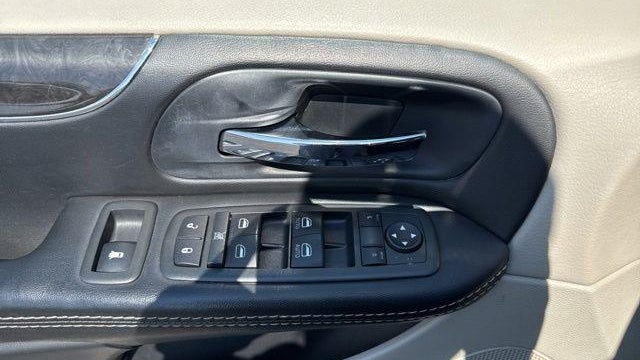 2014 Chrysler Town and Country Touring