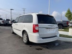 2016 Town and Country Thumbnail 3