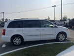 2016 Town and Country Thumbnail 6