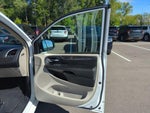 2016 Town and Country Thumbnail 14