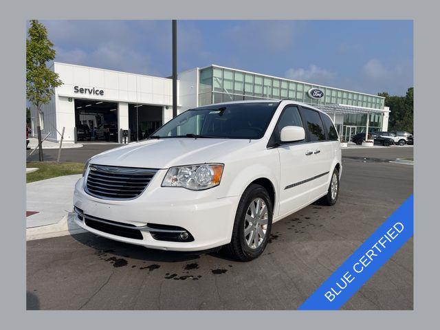 2016 Chrysler Town And Country - $7,804