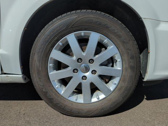 2016 Chrysler Town And Country - $7,804