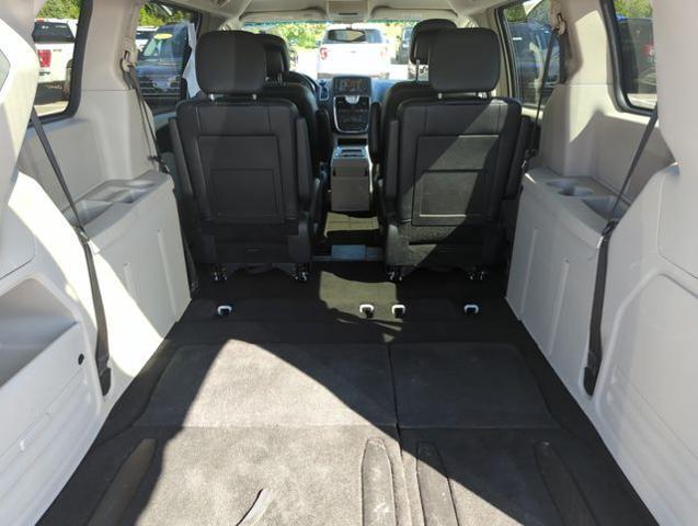 2016 Chrysler Town And Country - $7,804