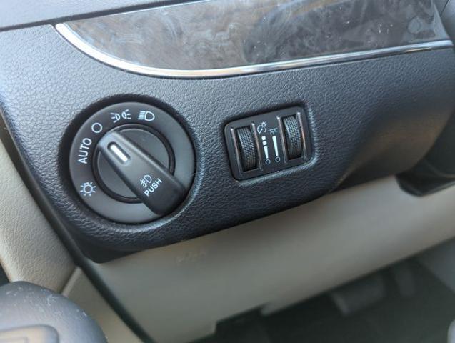 2016 Chrysler Town And Country - $7,804