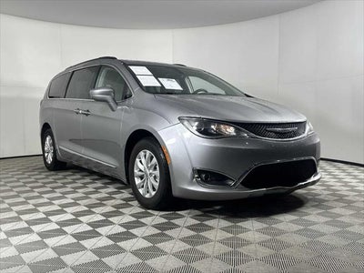 Photo of a 2017 Chrysler Pacifica for sale