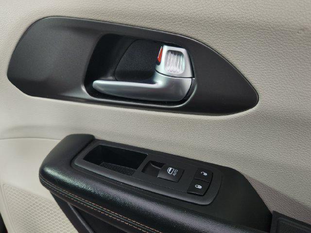 2020 Chrysler Pacifica - $15,572