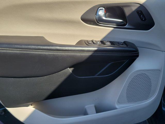 2022 Chrysler Pacifica - $13,999