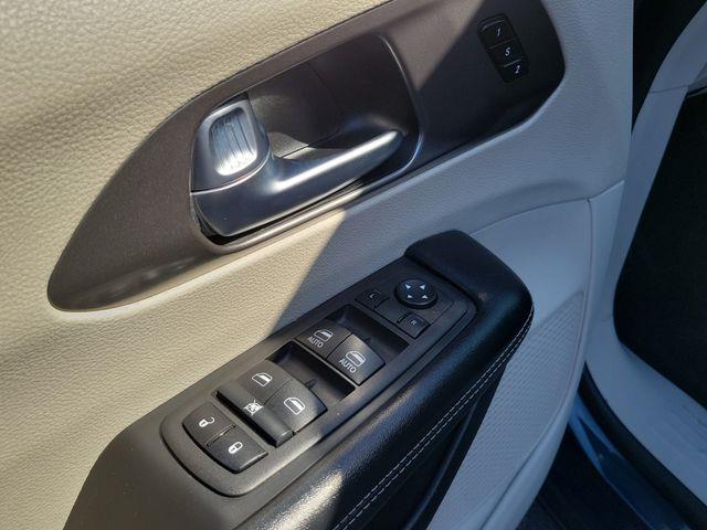 2022 Chrysler Pacifica - $13,999