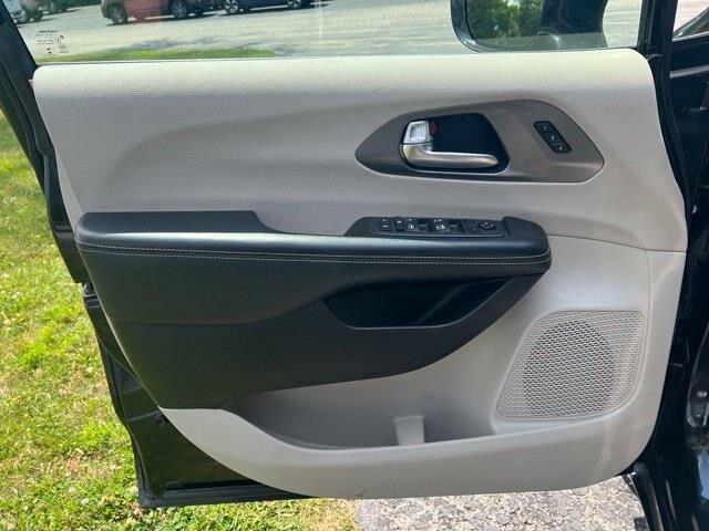 2022 Chrysler Pacifica - $18,795