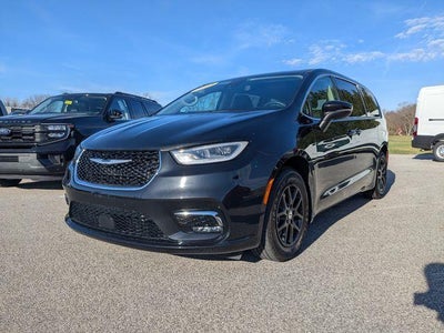 Photo of a 2023 Chrysler Pacifica Touring L 4DR Mini-Van for sale