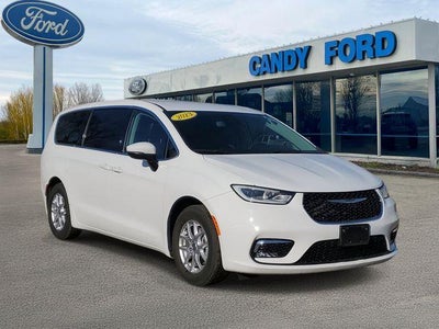 Photo of a 2023 Chrysler Pacifica Touring L 4DR Mini-Van for sale