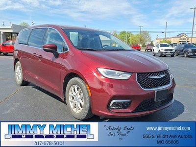 Photo of a 2023 Chrysler Pacifica Touring L 4DR Mini-Van for sale
