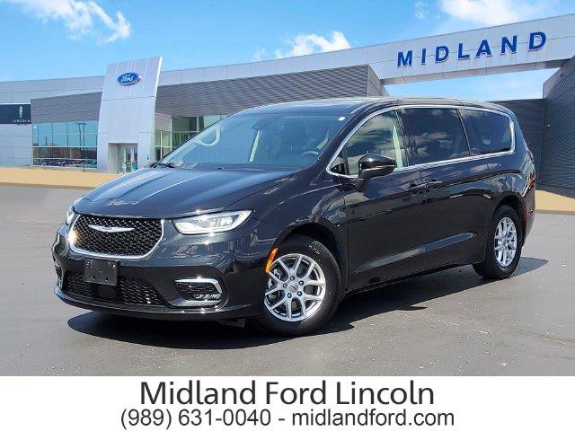 2023 Chrysler Pacifica - $21,500