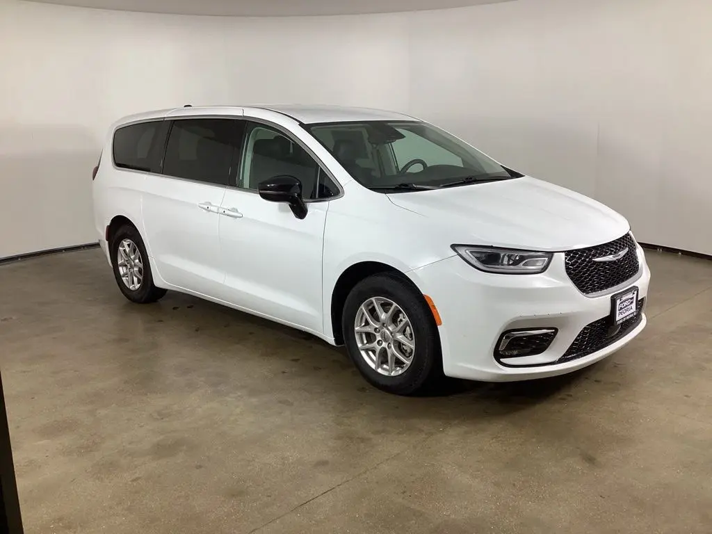 2024 Chrysler Pacifica - $24,664