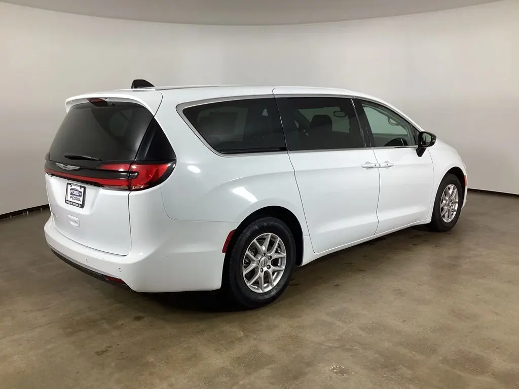 2024 Chrysler Pacifica - $24,664