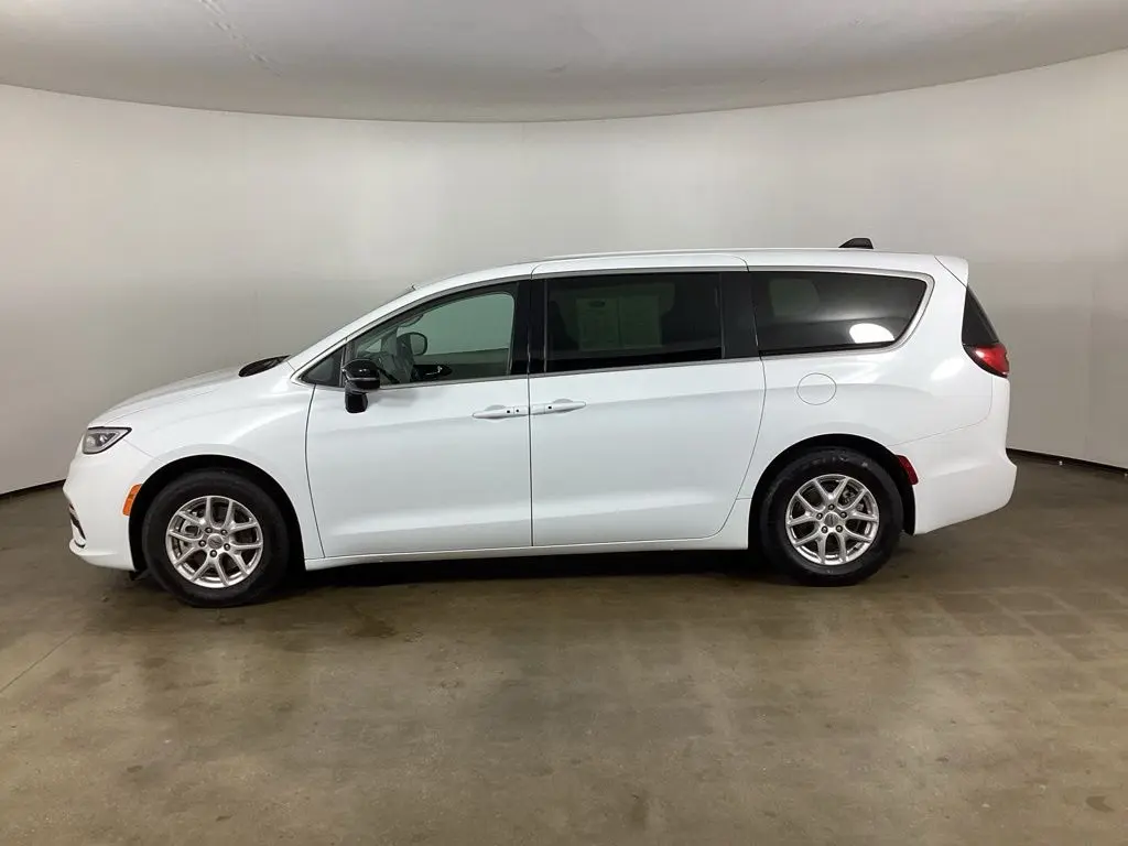 2024 Chrysler Pacifica - $24,664