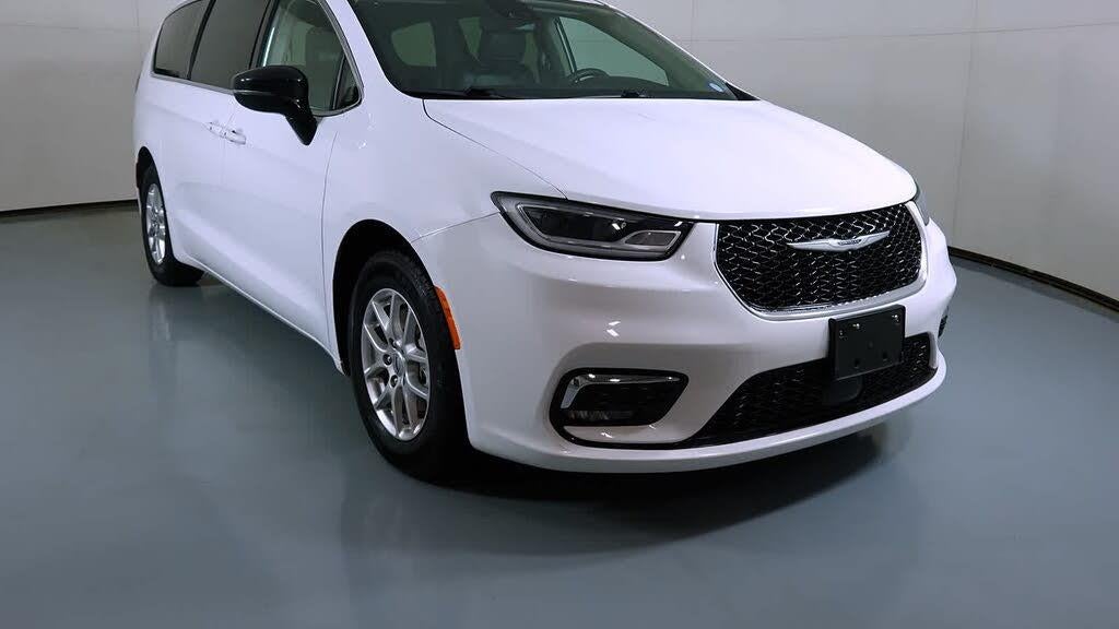 Preowned 2024 Chrysler Pacifica Touring L for Sale