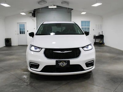 Photo of a 2024 Chrysler Pacifica Touring L 4DR Mini-Van for sale