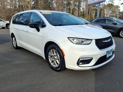 Photo of a 2024 Chrysler Pacifica Touring L 4DR Mini-Van for sale