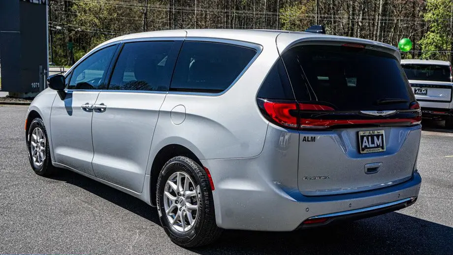 2024 Chrysler Pacifica Touring L
