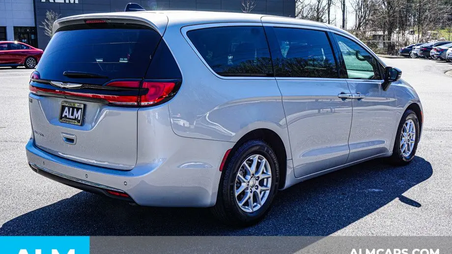 2024 Chrysler Pacifica Touring L