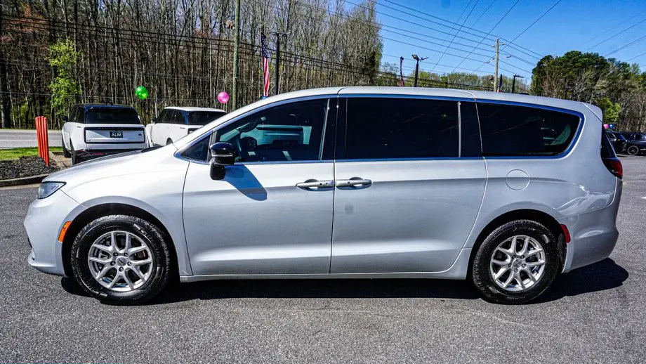 2024 Chrysler Pacifica Touring L