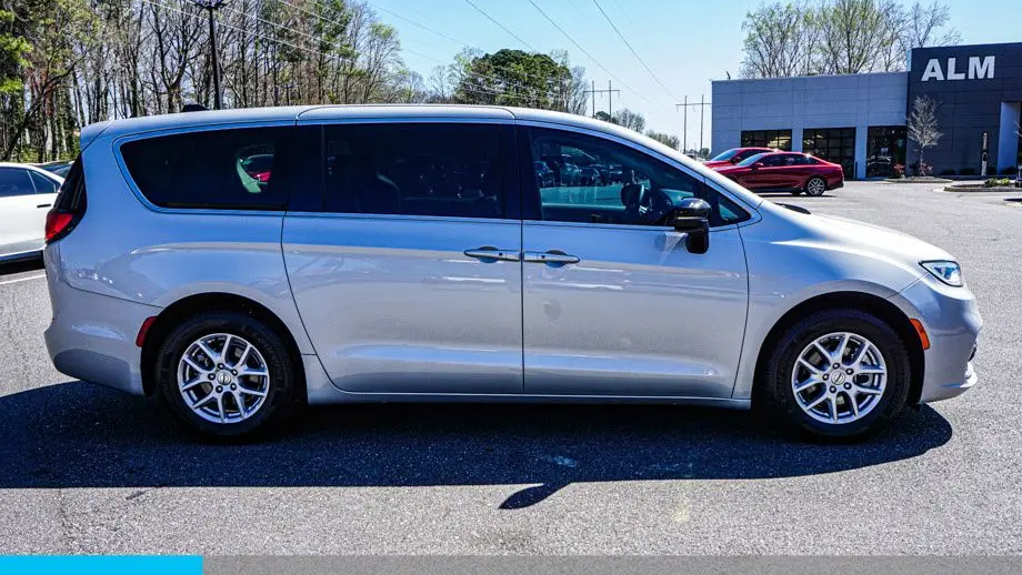 2024 Chrysler Pacifica Touring L