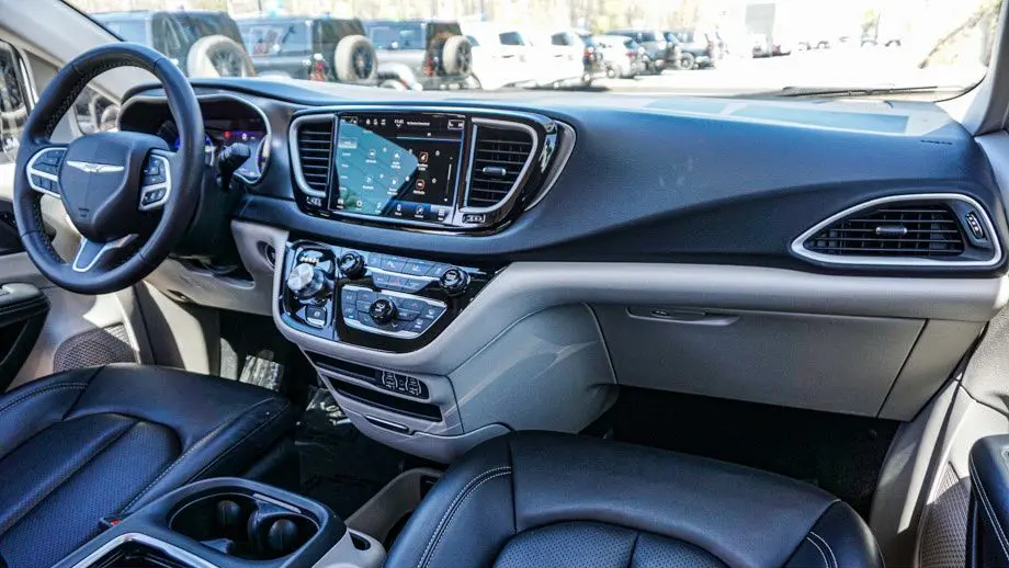 2024 Chrysler Pacifica Touring L